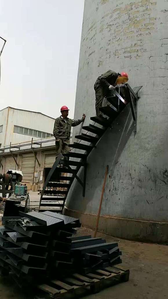 莱芜旧烟囱旋转梯安装施工方案-通辽