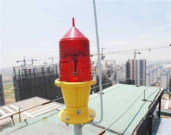 烟囱航空障碍灯太阳能板和蓄电池的关系