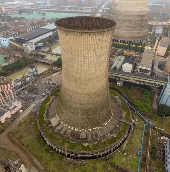 冷却塔拆除:高空作业与环境保护的双重考量